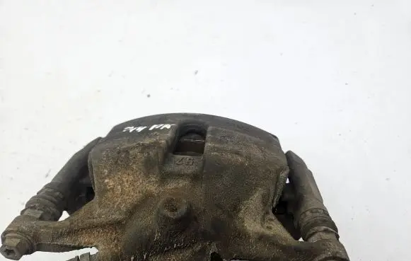 Volkswagen Tiguan Front brake caliper 6798G