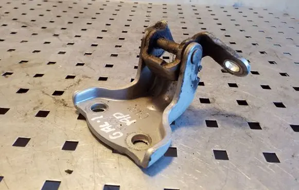 Opel Antara Rear door lower hinge