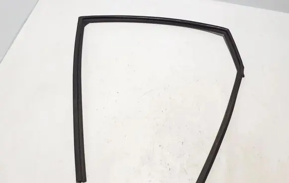 Nissan Pulsar Rubber seal rear door 823303ZL0A