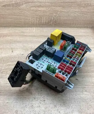 Opel Zafira A Fuse module 90589965 90589979 USED