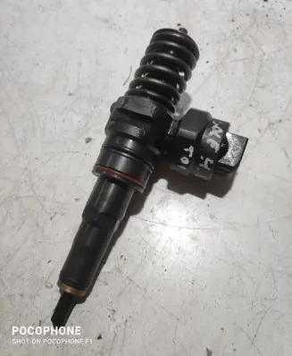 Volkswagen Golf IV Fuel injector J0414720007