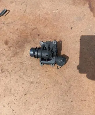 Audi A6 S6 C5 4B Thermostat/thermostat housing