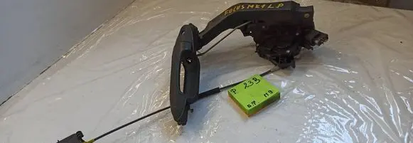 Ford Focus Front door lock 1063224