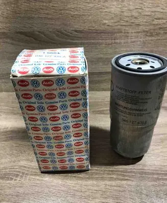 Audi 100 S4 C4 Oil filter cover 046127435A