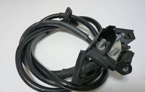 Volkswagen Touareg II Positive cable (battery) 7P0971599C