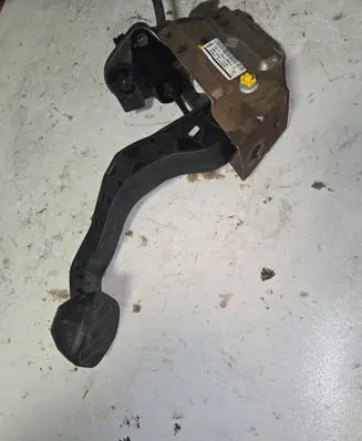 Volkswagen Polo IV 9N3 Clutch pedal 6Q1721059AJ