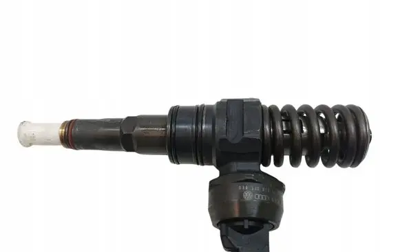 Volkswagen PASSAT B5.5 Fuel injector 038130073AJ