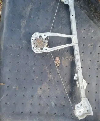 Mercedes-Benz C AMG W202 Rear door manual window regulator 