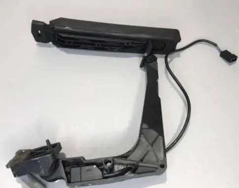 Mercedes-Benz E W124 Accelerator throttle pedal bracket 