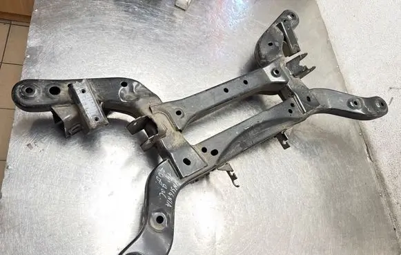 Opel Insignia A Rear subframe 