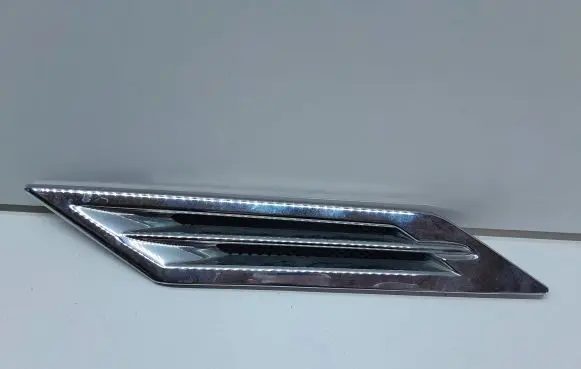 Cadillac CTS Fender trim (molding) 25851106