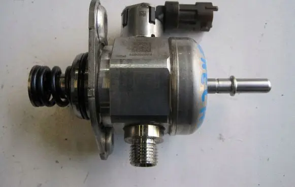 Peugeot Partner III Fuel injection high pressure pump 0261520529