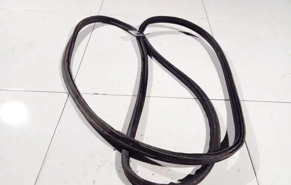 Peugeot 807 Rubber seal front coupe door 