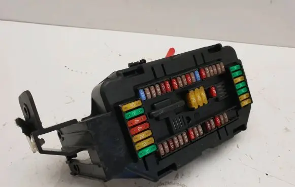 BMW X5 F15 Fuse module 6819653 24062016 19326000004