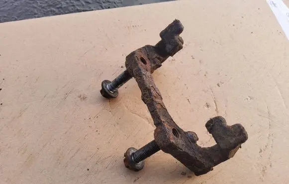 Opel Vectra C Brake caliper pad carrier rear 