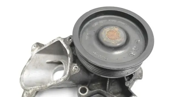 BMW X3 E83 Water pump 7790275