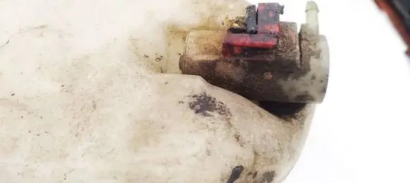 Mitsubishi L200 Windscreen/windshield washer pump