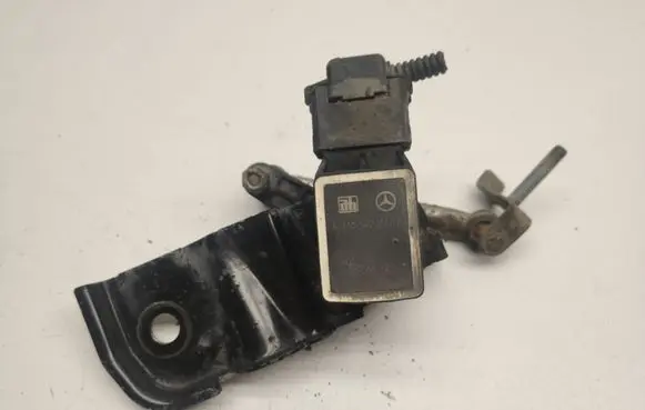 Mercedes-Benz S W221 Air suspension front height level sensor A0105427717