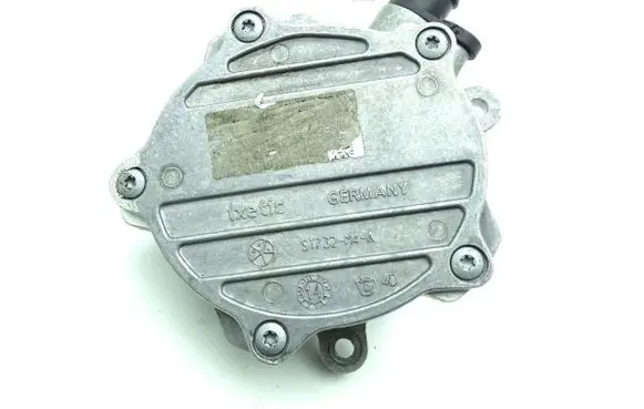BMW 7 G11 G12 Vacuum pump 8634216
