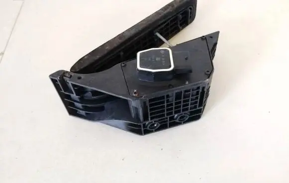 Mercedes-Benz E W212 Accelerator throttle pedal a2043000004 251110i