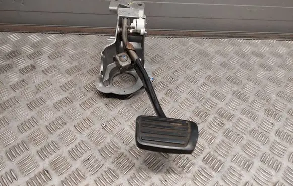Chevrolet Camaro Brake pedal 84063727