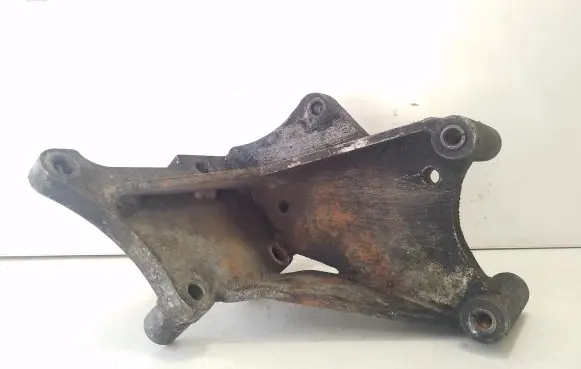 Volkswagen Transporter - Caravelle T4 Power steering pump mounting bracket 