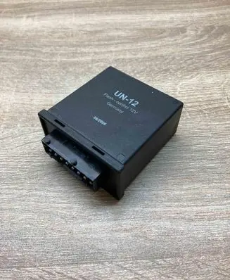 BMW 5 E39 Other relay UN12