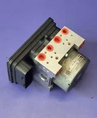 Mini One - Cooper F56 F55 ABS Pump 6878044 6878047