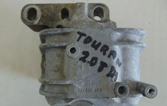 Volkswagen Touran I Engine mount bracket 1K0199262BB