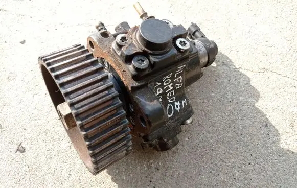 Alfa Romeo 147 Fuel injection high pressure pump 0445010150