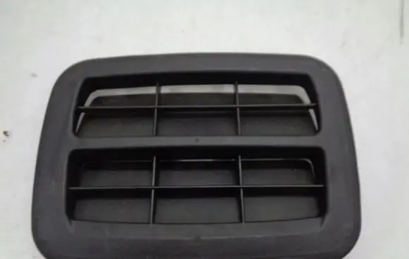 Citroen Xsara Picasso Quarter panel pressure vent 9642388277