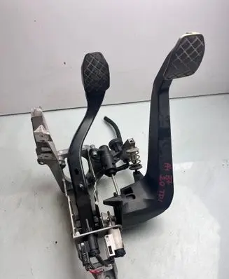 Audi A4 S4 B7 8E 8H Pedal assembly 8E1721117A