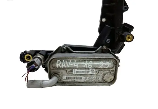 Toyota RAV 4 (XA40) Oil filter mounting bracket 157100R011