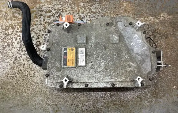 Voltage converter inverter