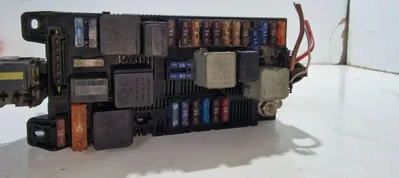 Mercedes-Benz E W211 Fuse module 0025458701 4RA00779307
