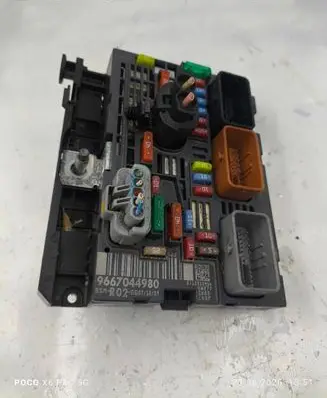 Citroen C4 Grand Picasso Fuse module 9667044980