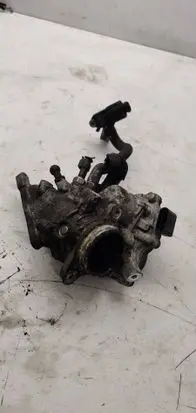Volkswagen PASSAT B8 Throttle valve 04L128637A