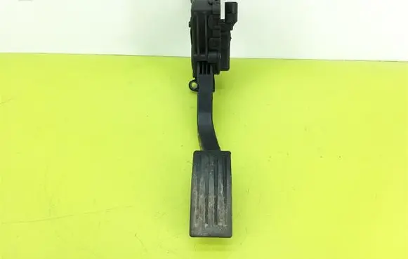 Ford Focus Accelerator throttle pedal 4M51-9F836-AH