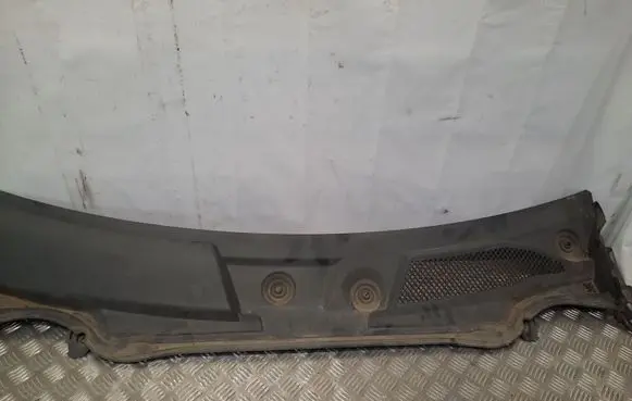 Mercedes-Benz CLA C117 X117 W117 Wiper trim A1768300013