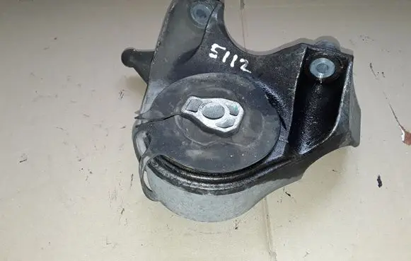 Chevrolet Captiva Engine mount bracket X00762A