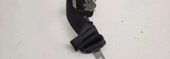 Middle seatbelt (rear)