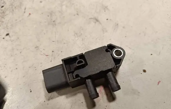 Jaguar XF X260 Exhaust gas pressure sensor G4D35L200AB