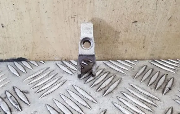 Opel Zafira C Fuel Injector clamp holder 998890 82546