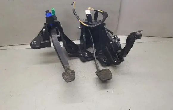 Renault Master III Pedal assembly 180101626R 6PV00997801 465105948R