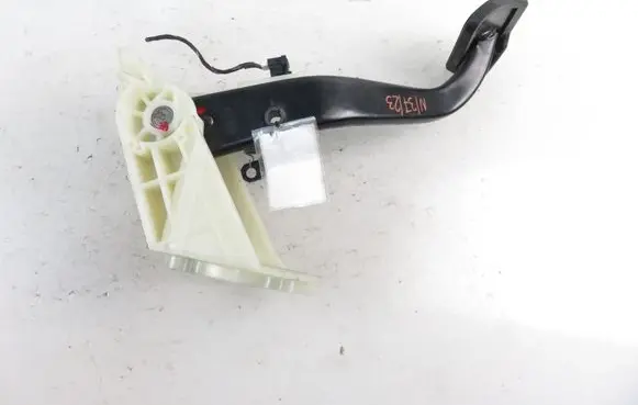 BMW X1 E84 Brake pedal 6798596