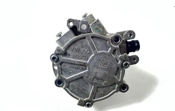 Audi A3 S3 8V Vacuum pump 06K145100AB