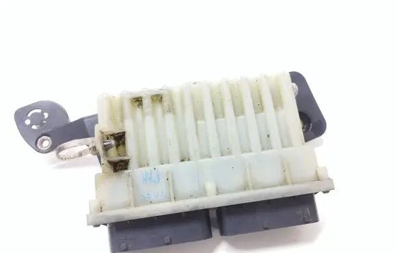Opel Zafira A Fan control module 24462346 15408375