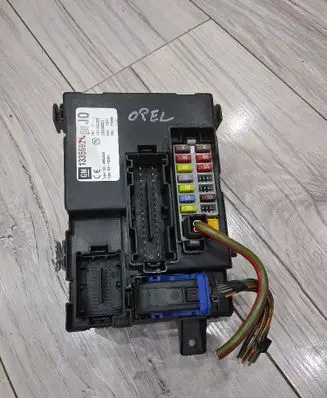 Opel Meriva B Fuse box set 13356921