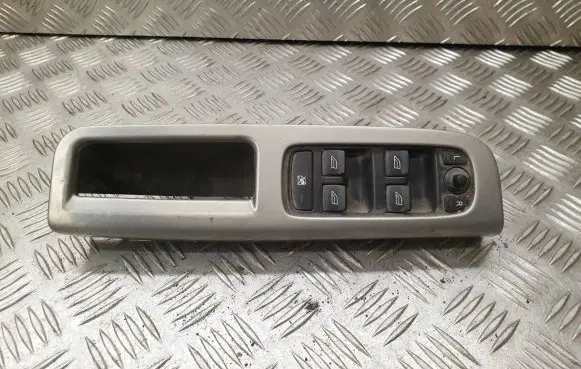Volvo V50 Electric window control switch 8679666