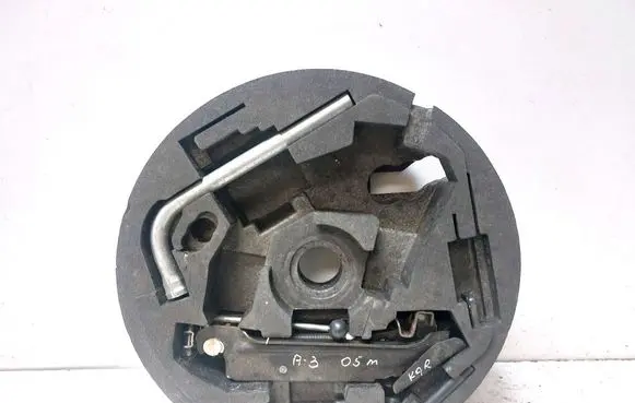 Audi A3 S3 8P Tool set 8P0012109E